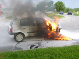 Kiégett egy autó Nagykanizsán, fotó: Kálovics Tibor