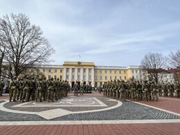 111 katona tett esküt az Erzsébet téren, fotó: anonymous