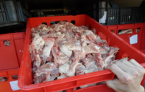 Húsvétig fejenként 4 kiló ársapkás csirke farhátat lehet vásárolni a Tescoban, és olajból is 4 litert lehet venni