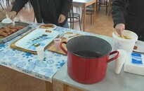 Rengetegen vettek részt a Nagykanizsai Roma Nemzetiségi Önkormányzat ételosztásán