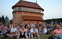 Szabadtéri koncertek és szakrális előadások a magyarföldi fatemplom fesztiválon 