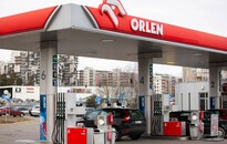 A lengyel elnök aláírta az üzemanyagok, az élelmiszerek és a földgáz áfájának csökkentéséről szóló törvényt
