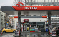 Jövedéki adó és áfa csökkentéssel 396 forintra nyomják le a benzin literenkénti árát a lengyelek 