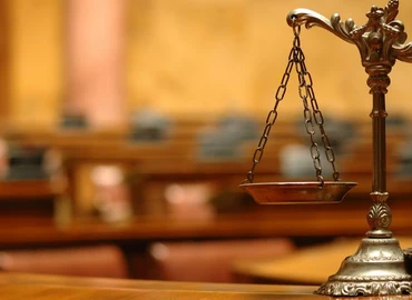 Megúszta felfüggesztettel a sikkasztó biztosítási üzletkötő: a 47 éves nő 1 év 10 hónap börtönt kapott