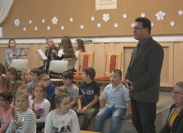 Családi népzenei délutánt tartottak tegnap a Kiskanizsai-iskolában
