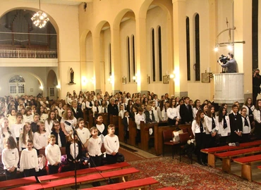 Csaknem 300 diák énekétől zengett a Felsőtemplom