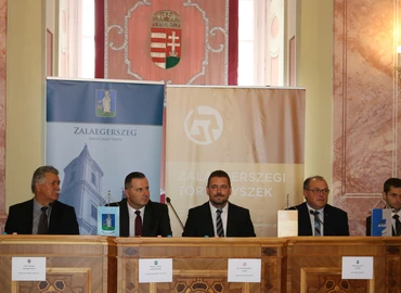 Laikus bírák a nép soraiból: zalai ülnökök tettek ünnepélyes esküt a Zalaegerszegi Törvényszéken