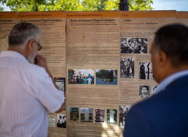 Út a Pharrajimostól a Corvin közig című kiállítással emlékeztek a holokauszt roma áldozataira