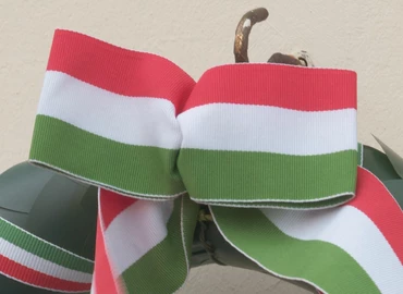 Megkoszorúzták Nagy Gáspár emléktábláját április 11-én, a magyar költészet napján