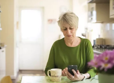 Netre fel! kampány az idősek internethasználatának segítésére