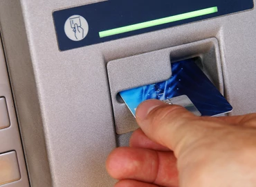 A K&H megkezdte az okos ATM-ek telepítését, az MBH programja a Moody's felminősítésében bízik 