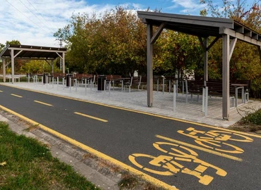 Megújult bringaút várja a kerékpárosokat a Balaton északi partján
