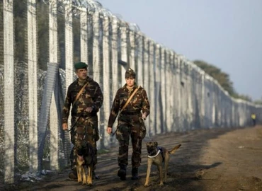 Több mint ezernégyszáz határsértő ellen intézkedtek a rendőrök a hétvégén