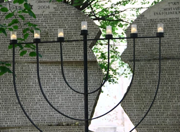 Gyászistentisztelet a Zsinagógában – Ebből a városból indult a modern magyar zsidó neológia…
