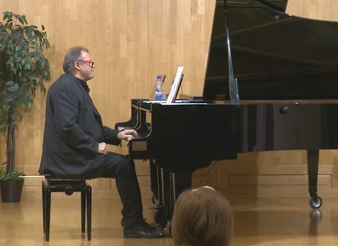 Binder Károly zongoraművész adott szóló jazzkoncertet 