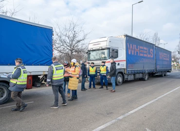 Háromnapos közúti akcióban ellenőrzik a teherautókat és buszokat