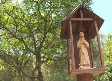 Mária szobrot állítottak Kistolmácson, keresztet újítottak fel Lasztonyán