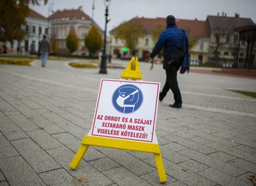 Koronavírus - Május elsejével eltörlik a maszkviselési kötelezettséget Magyarországon