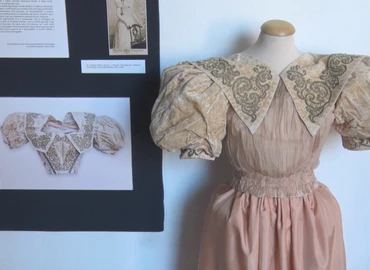 Elegáns női ruhadarab lett a hónap műtárgya a Thúry György Múzeumban 