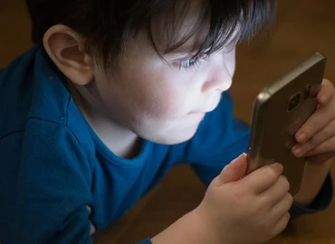 A 2 éves magyar gyerekek 4 százaléka internetezik a médiahatóság felmérése szerint 