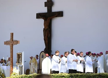 Ferenc pápa azt kívánta a híveknek legyenek "megalapozottak és nyitottak, mélyen gyökerezők és másokat tisztelők"     