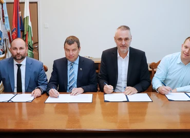 Együttműködési megállapodást írt alá a Pannon Egyetem és a Balatoni Kör Egyesület