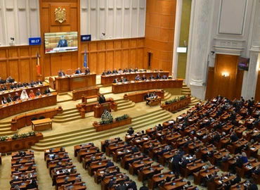 Az állami fizetés és nyugdíj halmozásának tilalmáról fogadott el törvénytervezetet a román kormány