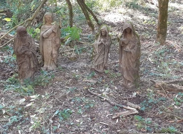 Telex: Út menti keresztek mellékalakjai lehettek a Balatonszentgyörgyön talált rejtélyes női szobrok