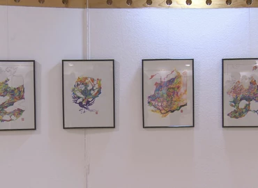 15 művész alkotása – festmények, szobrok, fotók és vegyes technikával készített képek is helyet kaptak a kiállításon