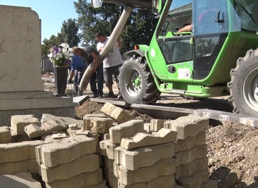 Mindenszentekre elkészül Letenyén az egyedutai temető térkövezése